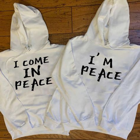 Matching Couples Stuff, Cute Ideas For Your Girlfriend, Couple Hoodies Relationships, Cute Matching Couple Outfits, Matching Couple Hoodies, Matching Outfits Couples, Couple Clothes, Matching Couple Stuff, Couples Stuff