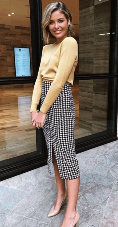 Spring Outfits For Work #springfashion #springstyle #springoutfit #workoutfits #workspringoutfitswomen Skirt Diy, Spring Work Outfits, Plaid Pencil Skirt, Summer Work, Summer Work Outfits, Mode Casual, Casual Work Outfits, Looks Chic, Plaid Skirt