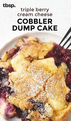 Berry Cream Cheese, Cobbler Dump Cake, Weight Watcher Desserts, Dump Cake Recipe, Berry Cobbler, Tandoori Masala, Slow Cooker Desserts, Dump Meals, Brownie Desserts