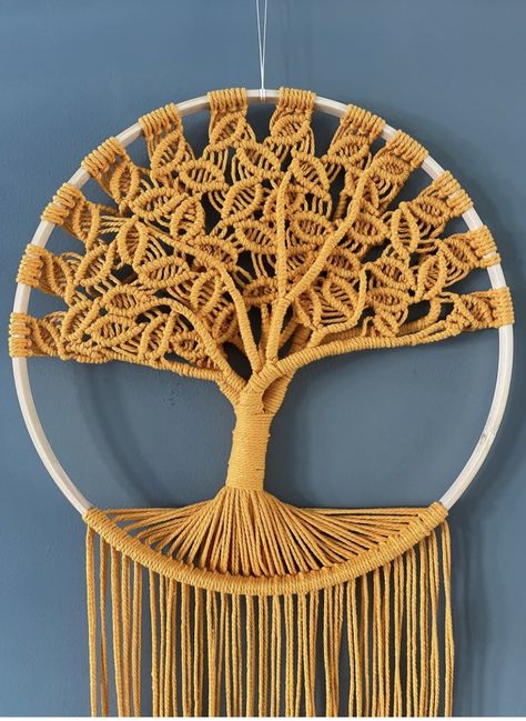 Free tutorial! Mural Macrame, Macrame Tree Of Life, Diy Fairy Wings, Macrame Tree, Jute Macrame, Macrame Wall Hanging Tutorial, Free Macrame Patterns, Macrame Plant Hanger Patterns, Macrame Mandala