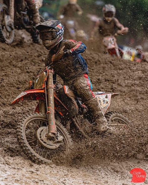 @mfalk123 in the puddles ---------- #MotoMind #SpringCreekMX #ProMotocross #ThisIsMoto Flash Tatoos, Ktm Motocross, Gross Things, Motocross Love, Dirt Bike Racing, Cool Dirt Bikes, Bike Riders, Image Moto, Biker Photoshoot