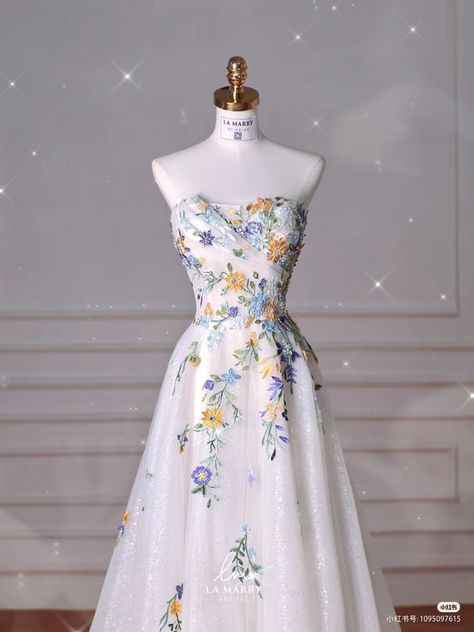 Floral Embroidery Wedding Dress, Prom Dresses Flowers, Long Tight Dresses, Embroidery Wedding Dress, Ethereal Dresses, Cottage Core Dresses, Bride Dress Simple, Embroidery Wedding, Pretty Wedding Dresses