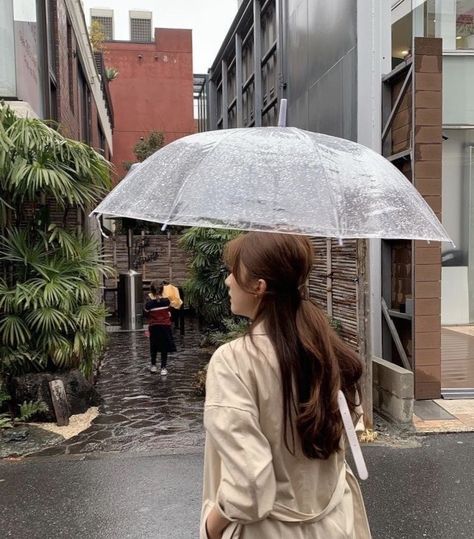 Aesthetic Raincoat, Raincoat Aesthetic, Faceless Portrait, Beautiful Figure, Korean Aesthetic, Uzzlang Girl, Korean Girl Fashion, Korean Fashion Trends, New Hair Colors