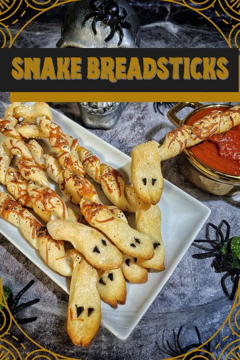 Breadsticks shaped like snakes are a enticing addition to your Halloween party bites. Or a fun snack you can make in the kitchen with the help of your little ones. Snake Party Food, Snake Breadsticks, Cheese Breadsticks, Breadsticks Easy, Calabrian Chili Paste, Cheese Bread Sticks, Snake Party, Refrigerated Pizza Dough, Kids Dinner