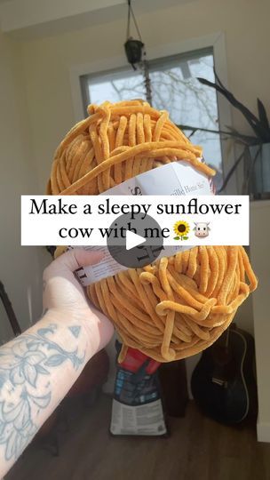 Welcome And Goodbye, Amigurumi Plushies, Flowers Cute, Crochet Ideas, Handmade Art, Fiber Art, Crochet Projects, Sunflower, Cow