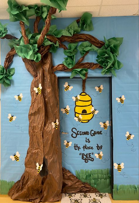 Classroom Door Bee Theme, Library Bee Theme, Bee Door Decoration, Bug Themed Classroom, Bee Themed Classroom, Bee Classroom, Library Themes, Garden Friends, Teacher Doors