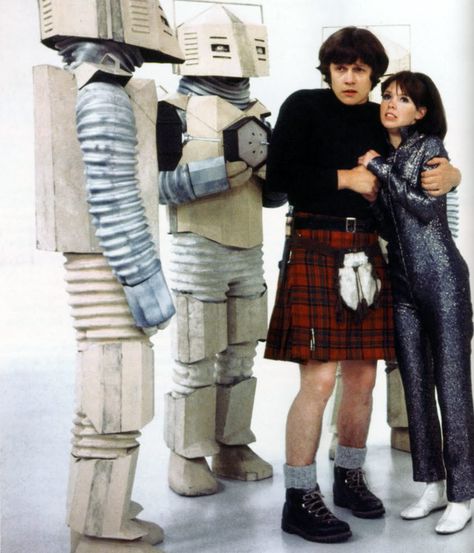 Jamie McCrimmon Wendy Padbury, Dr Who Companions, Doctor Who Cosplay, Sparkly Jumpsuit, Funny Women Quotes, Doctor Who Companions, Classic Doctor Who, Second Doctor, Men In Kilts