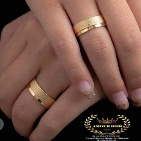 Wedding Ring With Name, Couple Rings Gold, Bridal Jewelry Bracelets, Latest Gold Ring Designs, Gold Chevron Ring, Wedding Rings Sets His And Hers, Jewelry Rings Unique, Couple Ring Design, Gold Finger Rings