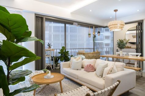 Check out this Contemporary-style Condo and other similar styles on Qanvast. Singapore Condo Interior Design, Modern French Interior Design, French Modern Interior, Singapore Condo, Condo Renovation, Singapore Interior Design, Singapore Interior, Condo Interior Design, Painted Paneling Walls