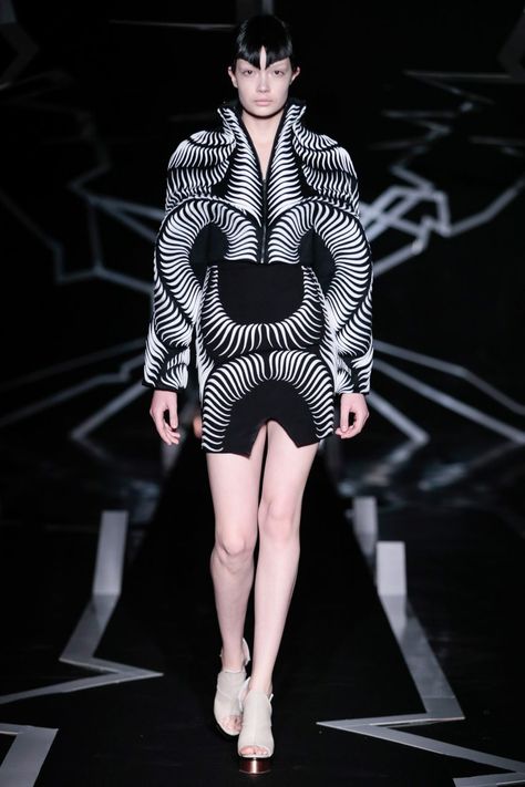 Optical Illusion Dress, Opt Art, Iris Van Herpen, Optical Art, Armani Prive, Illusion Dress, Viktor & Rolf, Avant Garde Fashion, Zuhair Murad