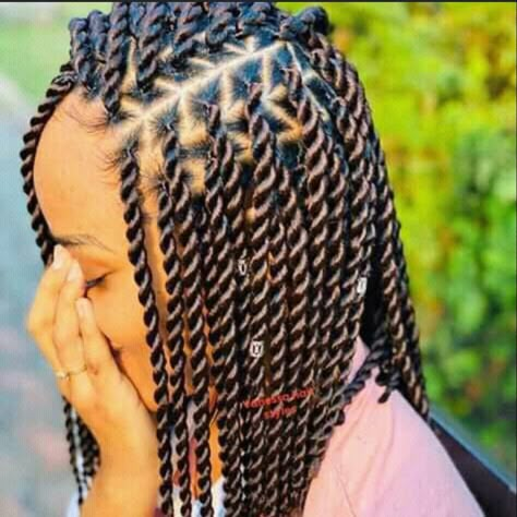 Twists With Straight Braiding Hair, Senegalese Twist Braids Medium, Senegalese Twist Hairstyles Medium, Singalese Twist, Senglease Twist, Rope Hairstyles, Sengelese Twist, Medium Twist Braids, Rope Twist Braids