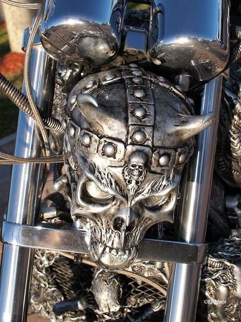 Goth Motorcycle, Custom Motorcycles Bobber, Custom Paint Motorcycle, Viking Skull, Motorcycle Paint Jobs, Motorcycle Pictures, Pretty Bike, Custom Choppers, Motorcycle Painting