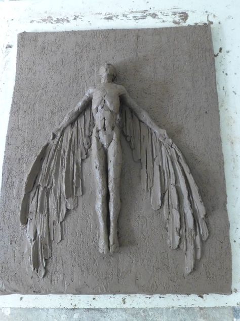 Clay Relief Ideas, Cool Sculptures Creative, Armatures For Sculpting, Angel Clay Sculpture, Clay Sculpture Art Project Ideas, Ceramic Art Sculpture Creative, Cool Clay Sculpture Ideas, Relief Sculpture Ideas Art Projects, Clay Relief Art