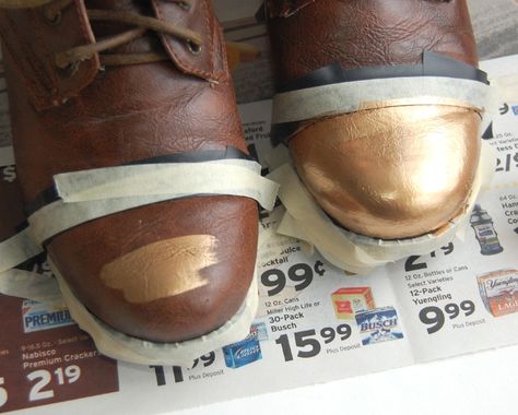 Gold Tip Boots: you will need Liquid Gilding,Masking or electrical tape,paint brush ,boots/shoes,newspaper. 1) Tape off the tip of each boot.2)Mix the liquid gilding really, really well. 3)Begin painting the tips in short, even strokes. 4)let them dry over night now you have gold tipped boots. :) Diy Diaries, Chrome Spray Paint, Diy Steampunk, Steampunk Costumes, Steampunk Shoes, Steampunk Boots, Brown Combat Boots, Steampunk Halloween, Steampunk Crafts