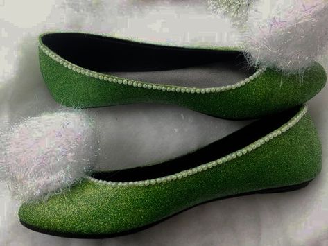 Tinkerbell Shoes, Tinkerbell Movies, Shoes Disney, Fun Wedding Shoes, Peter Pan And Tinkerbell, Halloween Disney, Pixie Hollow, Disney Fairies, Disney Aesthetic