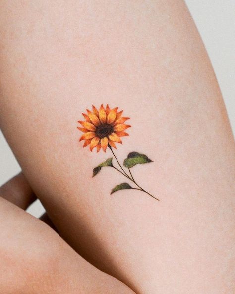 minimalistic sunflower tattoo Word Tattoos On Arm, Small Words Tattoo, Tattoo Tiny, Model Tattoo, Word Tattoo, Small Flower Tattoos, Small Girl Tattoos, Small Tattoos Simple, Disney Tattoo