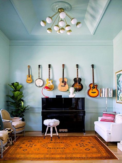 10 Ways to Decorate With Guitars That Would Make Taylor Swift Proud via Brit + Co. Florida Sunroom, Guitar Decor Ideas, Interior Design Bright, Guitar Wall Decor, Hanging Guitars, Guitar Decor, Boho Music, Fall Decor Home, Green Notebook