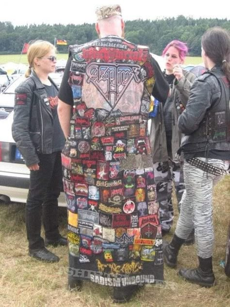 Punk Fashion Diy, Metal Heads, Punk Culture, Band Patches, Final Boss, Crust Punk, Patch Jacket, Punk Pins, Battle Jacket