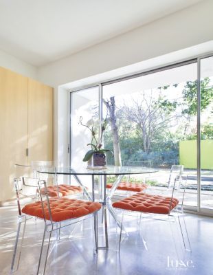 Modern White Breakfast Room Transparent Chair, Lucite Furniture, Acrylic Chair, Round Kitchen Table, Acrylic Furniture, Contemporary Dining Room, Luxe Interiors, House Design Photos, Beautiful Interior Design