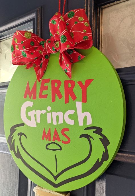 Grinchmas Door Hanger, Grinch Door Hanger Template, Christmas Door Hangings Diy, Holiday Hanging Decor, Green Christmas Door Hanger, Grinch Circle Sign, Grinch Christmas Door Hanger, Grinch Door Hanger Diy, Merry Grinchmas Door Hanger