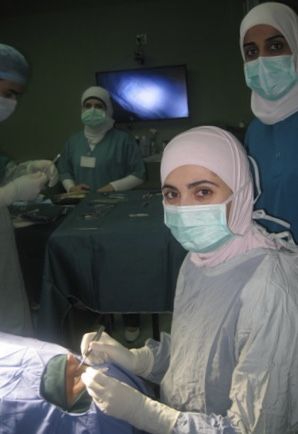 Hijabi Dentist, Woman Doctor Aesthetic, Hijab For Doctors, Woman Surgeon Aesthetic, Hijabi Doctor, Hijabi Medical Student, Hijabi Doctor Outfit, Niqab Doctor, Hijabi Surgeon