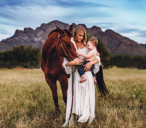 Mom Daughter Horse Photos, Western Mommy And Me Photo Shoot, Mother Daughter Horse Photoshoot, Mommy And Me Horse Photoshoot, Western Family Pictures With Horses, Mommy And Me Western Photoshoot, Western Mommy And Me Photos, Family Photoshoot With Horses, Family Horse Photoshoot