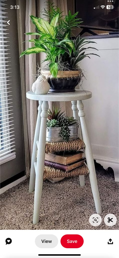 Spindle Furniture Diy, Repurposed Bar Stool Ideas, Repurpose Stool Diy, Paint Stool Diy, Plant Stool Ideas, Repurpose Stools Ideas, Bar Stool Plant Stand, Repurposed Bar Stool, Boho End Tables Living Rooms