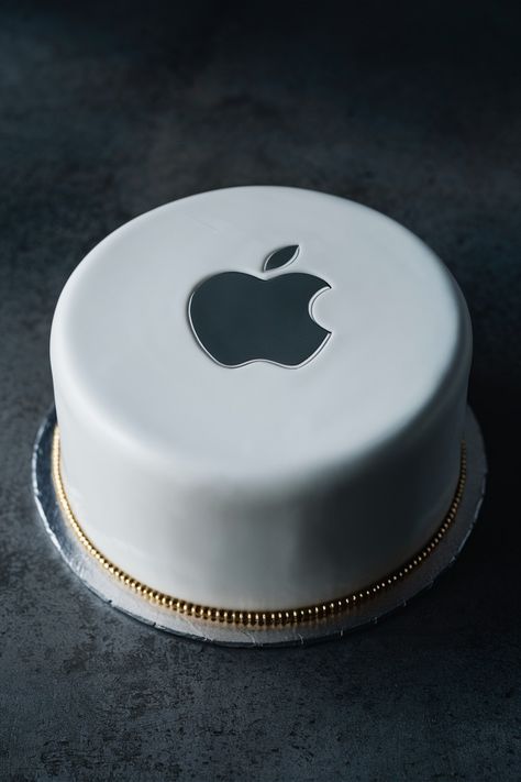 Must-See Apple Product Inspired Cakes for a Special Birthday Apple Theme Cake, Inc Logo, Cake Aesthetic, A Birthday Cake, Cakes For Men, Touch Of Gold, Special Birthday, Apple Pencil, Apple Products