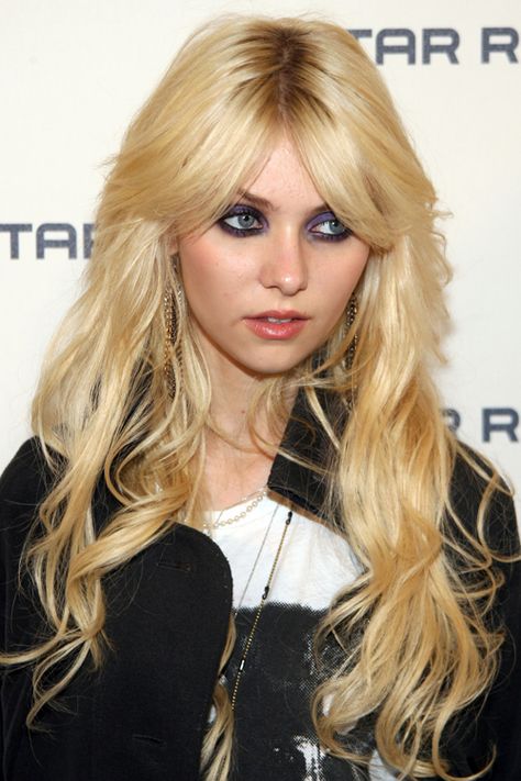 Taylor Momsen Wavy Golden Blonde Loose Waves, Overgrown Bangs Hairstyle | Steal Her Style Long Blonde Hair Extensions, Overgrown Bangs, Taylor Momson, Rocker Fashion, Bangs Hairstyle, Pretty Reckless, Heavy Metal Girl, Blonde Hair Extensions, Gossip Girls