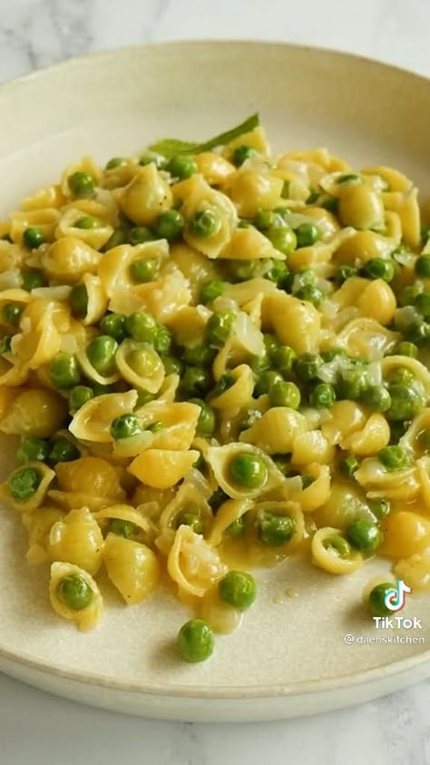 Pin by Ayshh. on FOOD COMA [Video] | Cooking recipes, Pasta dishes, Recipes Meatless Italian Recipes, Lunch Recipe Videos, Video Cooking, Pasta With Peas, Food Coma, Sauteed Mushrooms, Italian Seasoning, Frying Pan, I Love Food