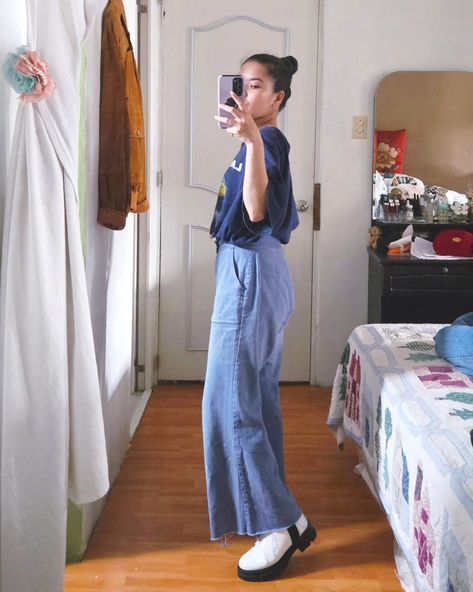 Casual all blue outfit 💙 All tho i declutter lots of my oversized shirt, i still love all my oversized tshirts . I might check some brand new graphic tee ✌️ coz s0metimes u just want some tee's that sparkling new for more dressy fits. Blue Tee Outfit, Blue Tshirt Outfit, All Blue Outfit, Cute Styles, Blue Tee, Tshirt Outfits, Blue Outfit, Tee Outfit, Blue Tshirt