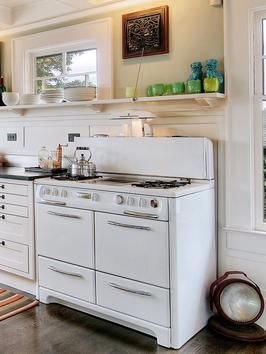 Dream stove...vintage, of course! Refurbished Kitchen Cabinets, Vintage Stove, Budget Kitchen Remodel, Diy Kitchen Remodel, Custom Kitchen Cabinets, Diy Network, Modern Kitchen Cabinets, Diy Kitchen Cabinets, Old Kitchen