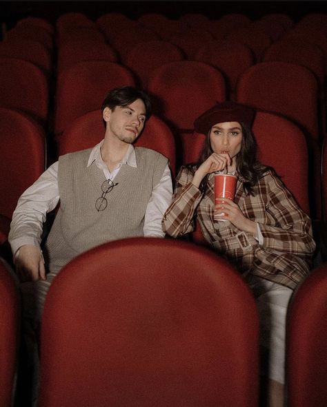 Sitting In Movie Theatre, Movie Theatre Couple Pics, Couple Movie Theater, Movie Theatre Engagement Photos, Movie Theater Couple, Movie Theater Engagement Photos, Movie Theatre Photoshoot, Couple In Cinema, Theatre Couple