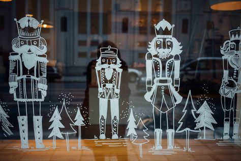 Christmas Window Drawing, Window Drawings, Christmas Chalkboard Art, Painted Window Art, Christmas Window Painting, Window Mural, Window Illustration, Decoration Vitrine, Window Drawing