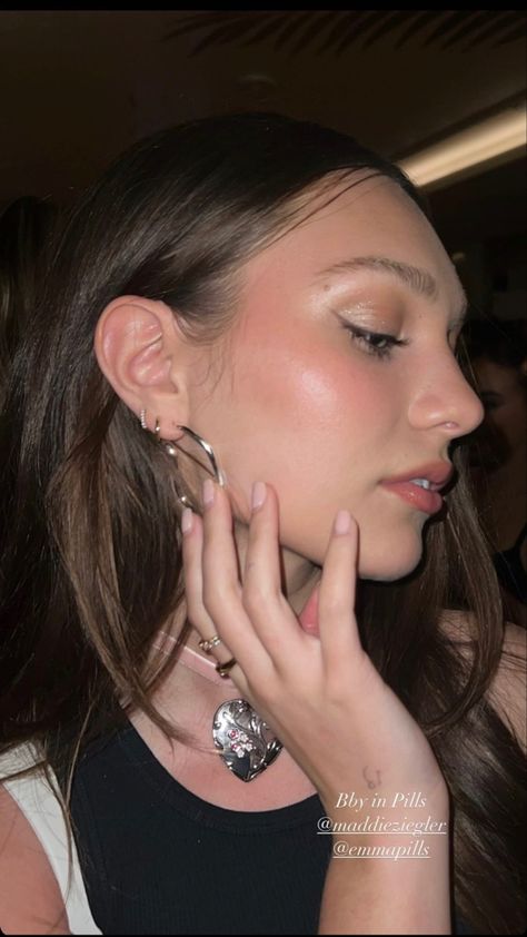 Maddie Ziegler 2024, Maddie Ziegler Makeup, Fendi Spring 2022, Spring 2022 Fashion, 2022 Fashion Show, Kenzie Ziegler, Ice And Spice, Maddie Ziegler, Twitter Photos