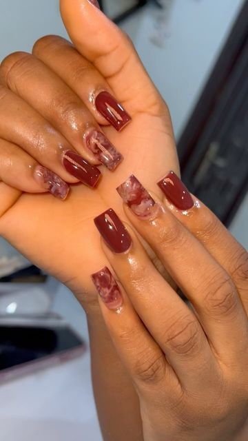 Red And Gold Marble Nails, Burgundy Marble Nail Designs, Red Marble Nails Acrylic, Marble Red Nails, Marble Short Nails, Burgundy Marble Nails, Short Marble Nails, Red Marble Nails, Maroon Acrylic Nails