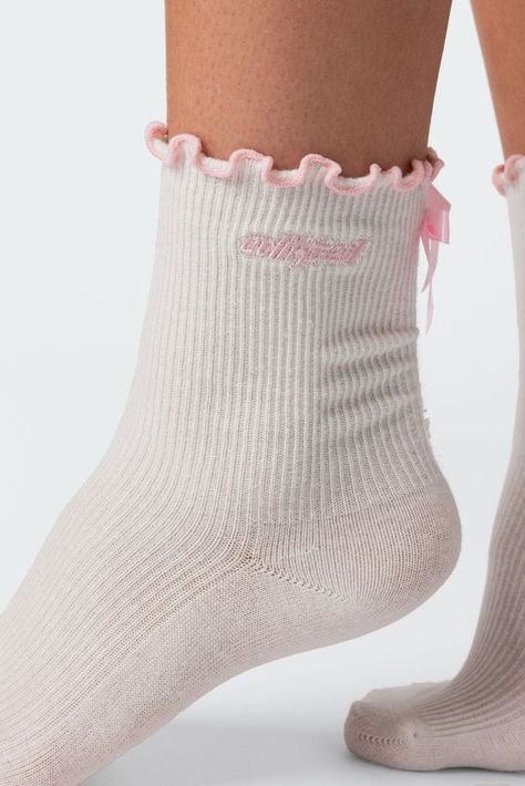 Perfect product🙌🏼❤️ Socks With Sneakers, Frill Socks, Daily Fits, Frilly Socks, Ruffled Socks, Funky Socks, Modern Tattoos, Angel Aesthetic, Everyday Fashion Outfits