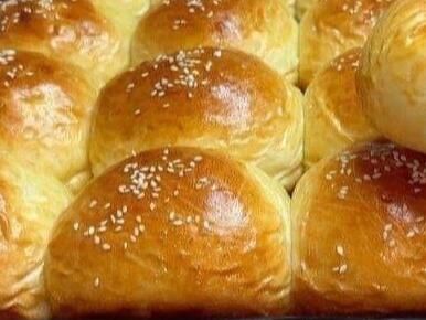 Soft and Sweet: Milk Brioche Rolls Recipe for Perfect Morning Treats - NewsBreak Milk Brioche, Lazy Lasagna Recipe, Chicken And Spinach Casserole, Classic Egg Salad Sandwich, Lemon Lush Dessert, Chicken Noodle Casserole Recipe, Morning Treats, Snow Recipe, Noodle Casserole Recipes