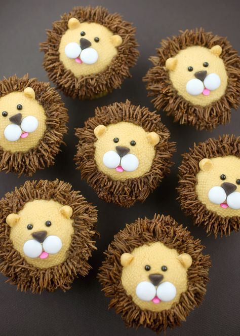 Cupcakes Safari, Safari Party Foods, Cupcakes Bonitos, Lion Cupcakes, Safari Cupcakes, Lion Baby Shower, Wild Birthday Party, Lion Birthday, Idee Babyshower