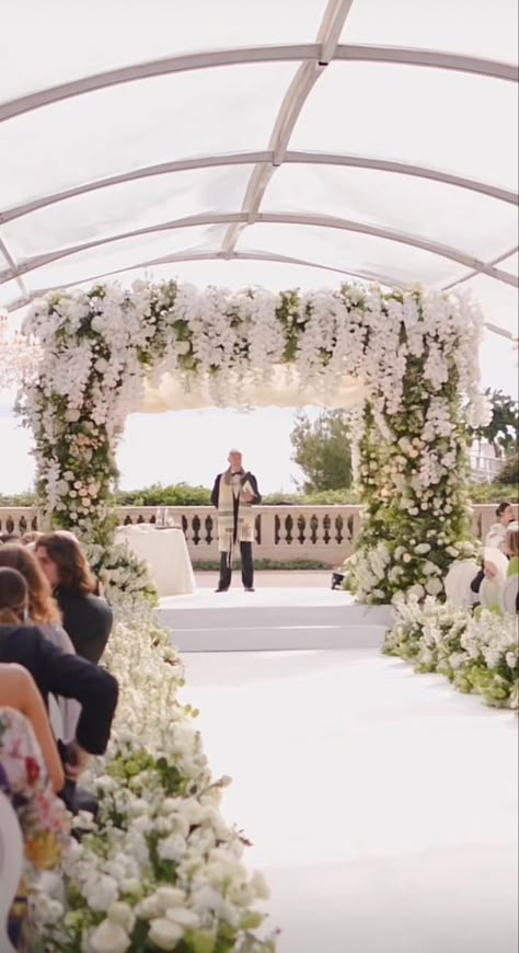 sofia richie wedding ceremony venue Sofia Richie Wedding Ceremony, Sofia Richie Wedding Flowers, Wedding Sofia Richie, Sofia Richie Wedding Reception, Sofia Richie Wedding Decor, Sofia Richie Wedding Cake, Sophia Richie Wedding Aesthetic, Sophia Richie Wedding Reception, Sophie Richie Wedding