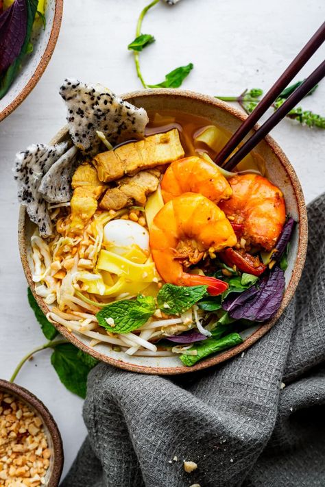 Mi Quang (Vietnamese Turmeric Noodle Soup from Quang Nam) - Cooking Therapy Vietnamese Dishes, Pork Recipes Easy, Pork Loin Recipes, Healthy Salmon Recipes, Tenderloin Recipes, Baked Salmon Recipes, Pork Tenderloin Recipes, Easy Soups, Pork Chop Recipes