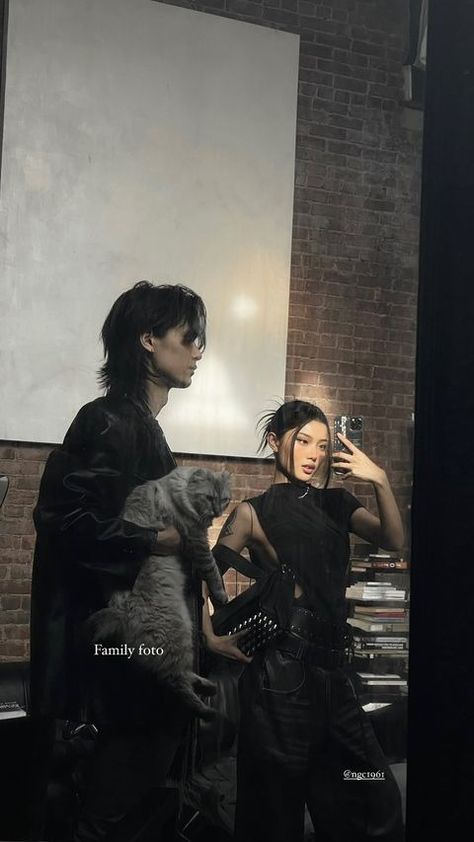 Stories • Instagram Couple Fake Story, Fashion Couple Aesthetic, Dark Chic Aesthetic, Vampire Chic, Couple Aesthetic Outfits, Twins Aesthetic, Fake Couple, Couple Ootd, Model Couple