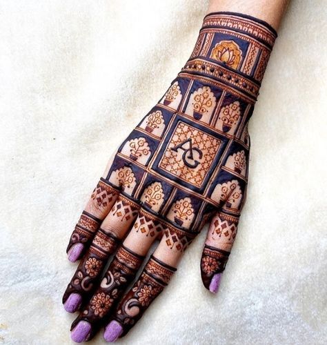 Backhand Bridal Mehandi Designs, Jal Ceremony Mehndi Design, Back Hand Mahendiii Design, Bridal Mahendiii Design, Mehndi Designs For Engagement Brides, Engagement Mehndi Designs Back, Engagement Mahendi Design, Engagement Mehndi Designs For Bride, Mehendi Back Hand