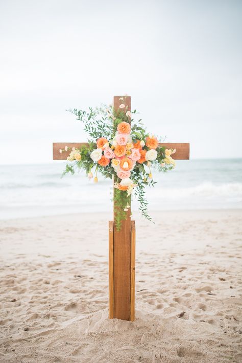 cross! Ceremony Cross, Beachy Wedding, Wedding Cross, Wedding Altars, Wedding Ceremony Backdrop, Beach Ceremony, Wedding Ceremony Flowers, Ceremony Flowers, Christian Wedding