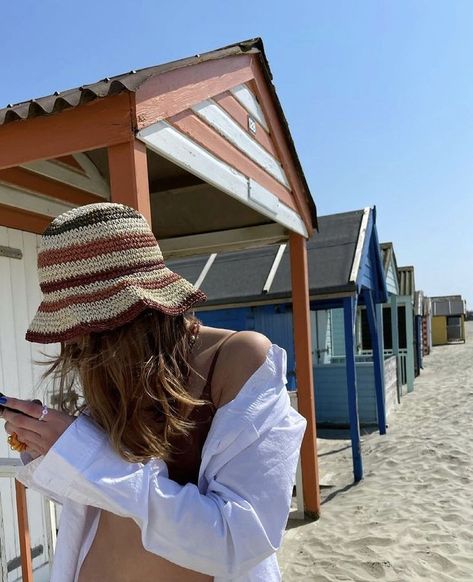 Floppy beach hat