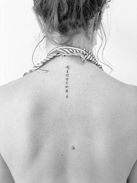 Kintsugi Kintsukuroi Tattoo, Kintsugi Tattoo Ideas, Kintsugi Tattoo, Upper Back Tattoos, Meaningful Tattoo Quotes, Discreet Tattoos, Tattoos Gallery, Japanese Words, Back Tattoos