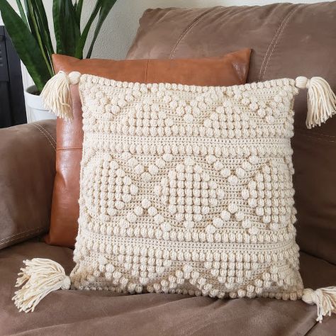 Add a touch of modern boho design with this cute crochet pillow cover. Whether you style is minimal or more eclectic, this pillow will go perfect. The front cover is made with a combination of bobble and single crochet stitches, which give this pillow a great nubby texture and creates the simple pattern. #bohocrochet #modernbohodesign #modernbohodecor #bohohomedecor #bohocrochet Bobble Stitch Tutorial, Pillow Cover Crochet Pattern, Crochet Cushion Pattern, Cushion Cover Pattern, Pillow Covers Pattern, Crochet Pillow Cover, Crochet Cushion Cover, Crochet Pillow Pattern, Knitted Cushions