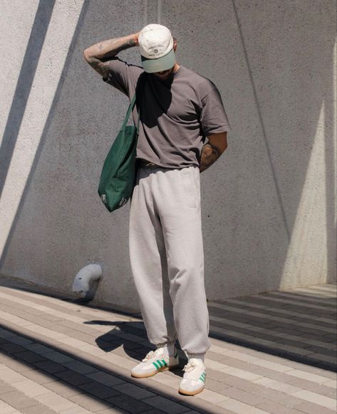 Guys Sweatpants Outfit, Daniel Simmons, Paris Lookbook, Boys Aesthetic Outfits, Sporty Outfits Men, Streetwear Spring, Classy Streetwear, Streetwear Outfit Ideas, Spring Outfits Men