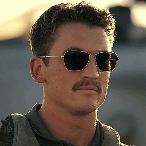 Top Gum, Hot Rods Cars Muscle, Grey Beards, Miles Teller, 80s Aesthetic, Body Is A Temple, Hottest Guy Ever, Hot Actors, Tom Cruise