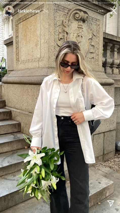 Black Jeans And Shirt Outfit Women, Outfits White Button Down Shirt, Button Up Shirt Casual Outfit, Outfits With White Button Down, How To Style White Shirt And Jeans, End Of Summer Fits, Aesthetic Outfits With White Shirt, Outfits With White Shirts Casual, Black Jeans With White Shirt